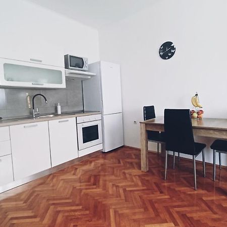 Apartman Dora Apartment Pula Exterior photo