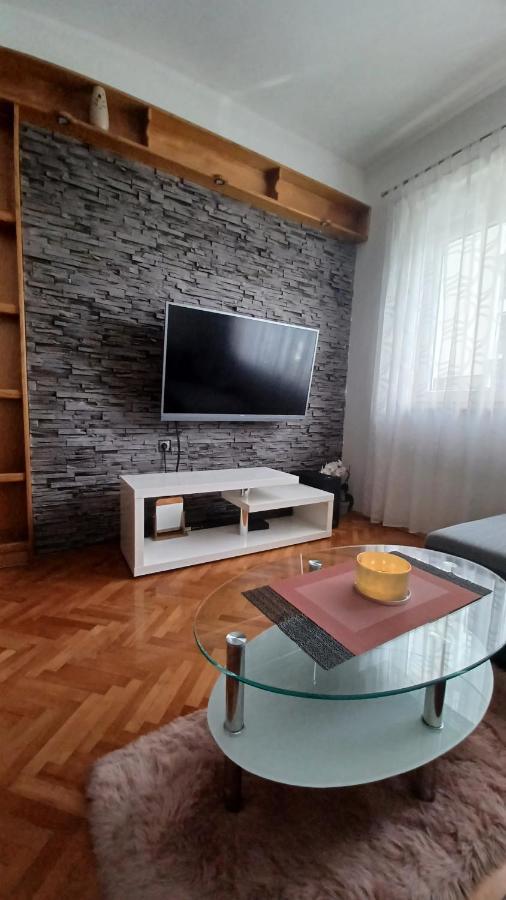 Apartman Dora Apartment Pula Exterior photo