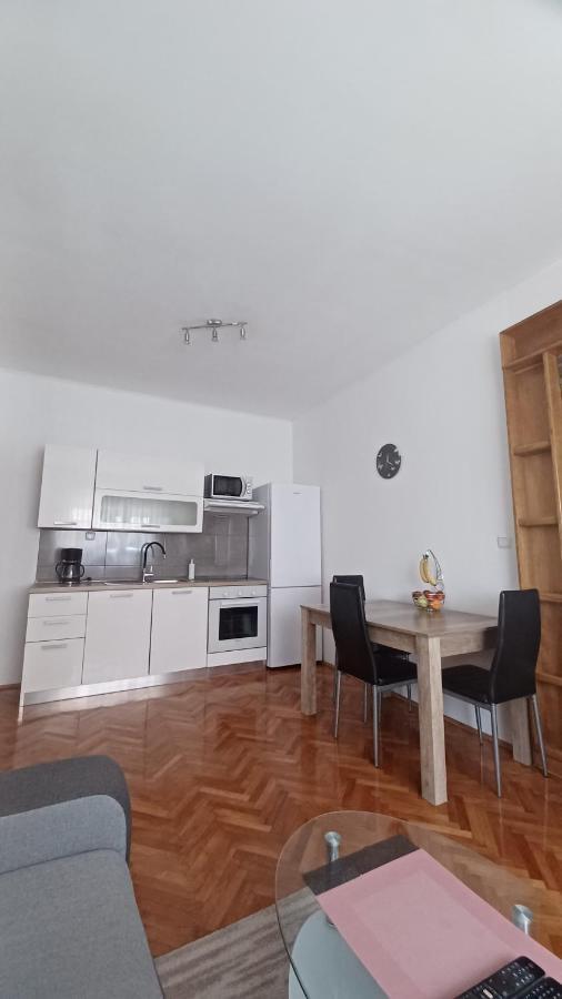 Apartman Dora Apartment Pula Exterior photo
