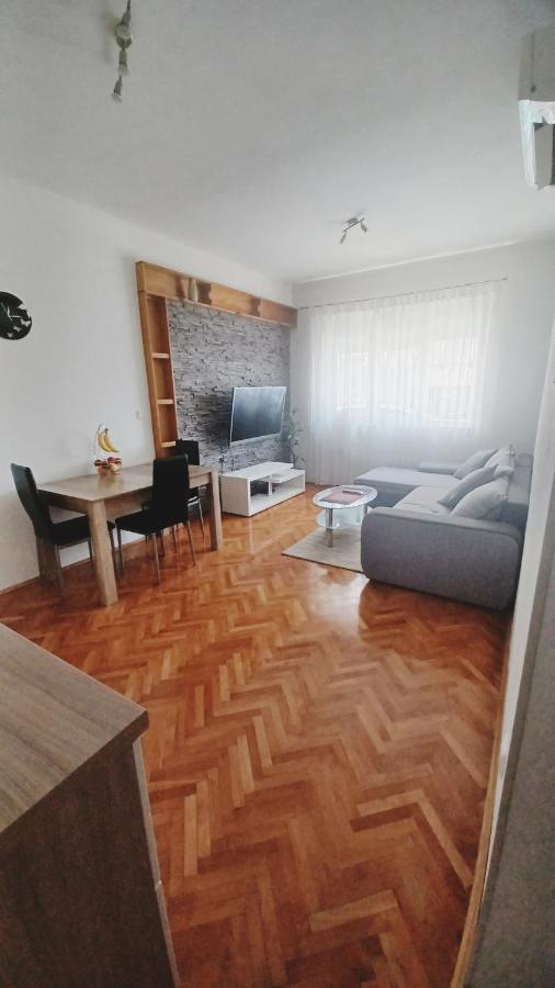 Apartman Dora Apartment Pula Exterior photo